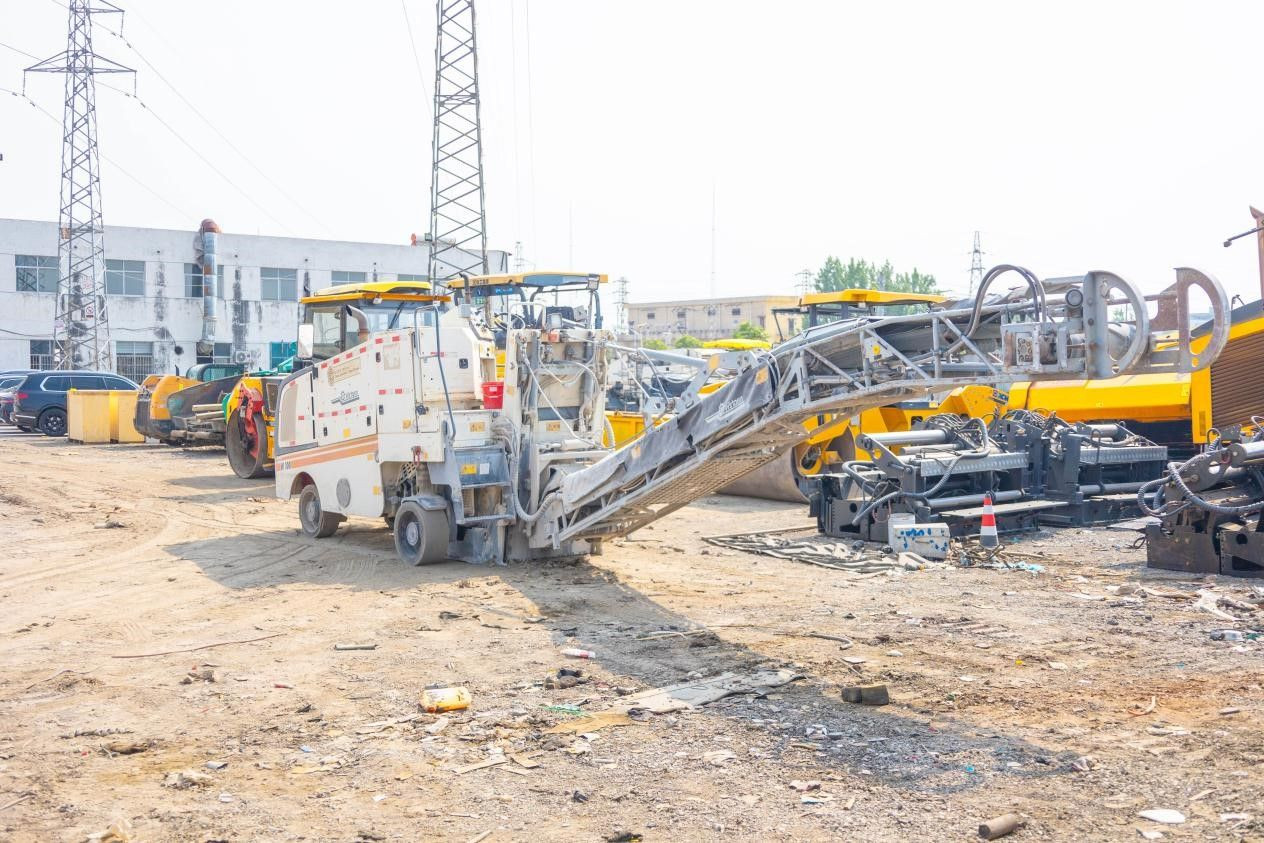 Road Milling Machine – Wirtgen W100